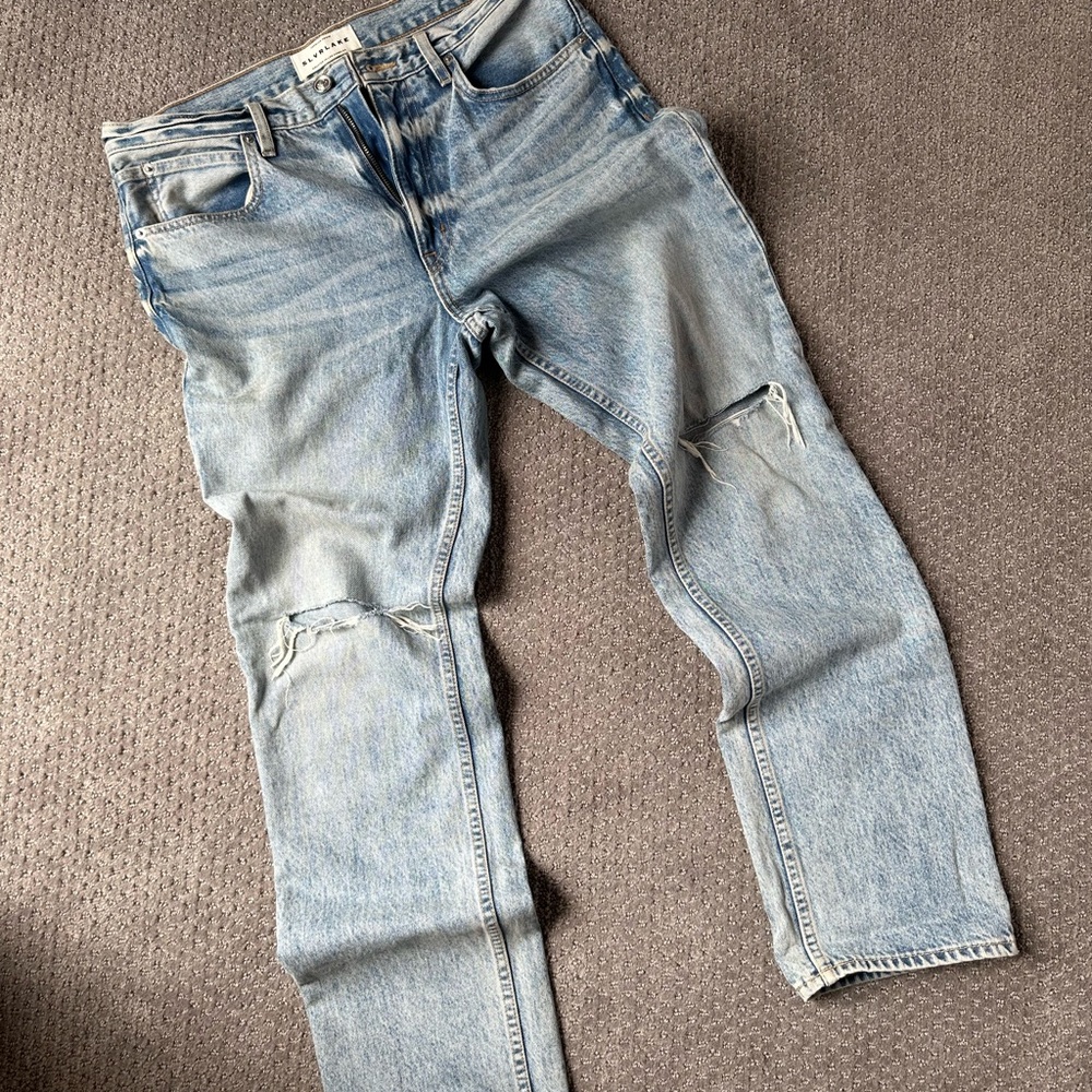 SLVRLKE Ripped Knee Light Wash Jeans
